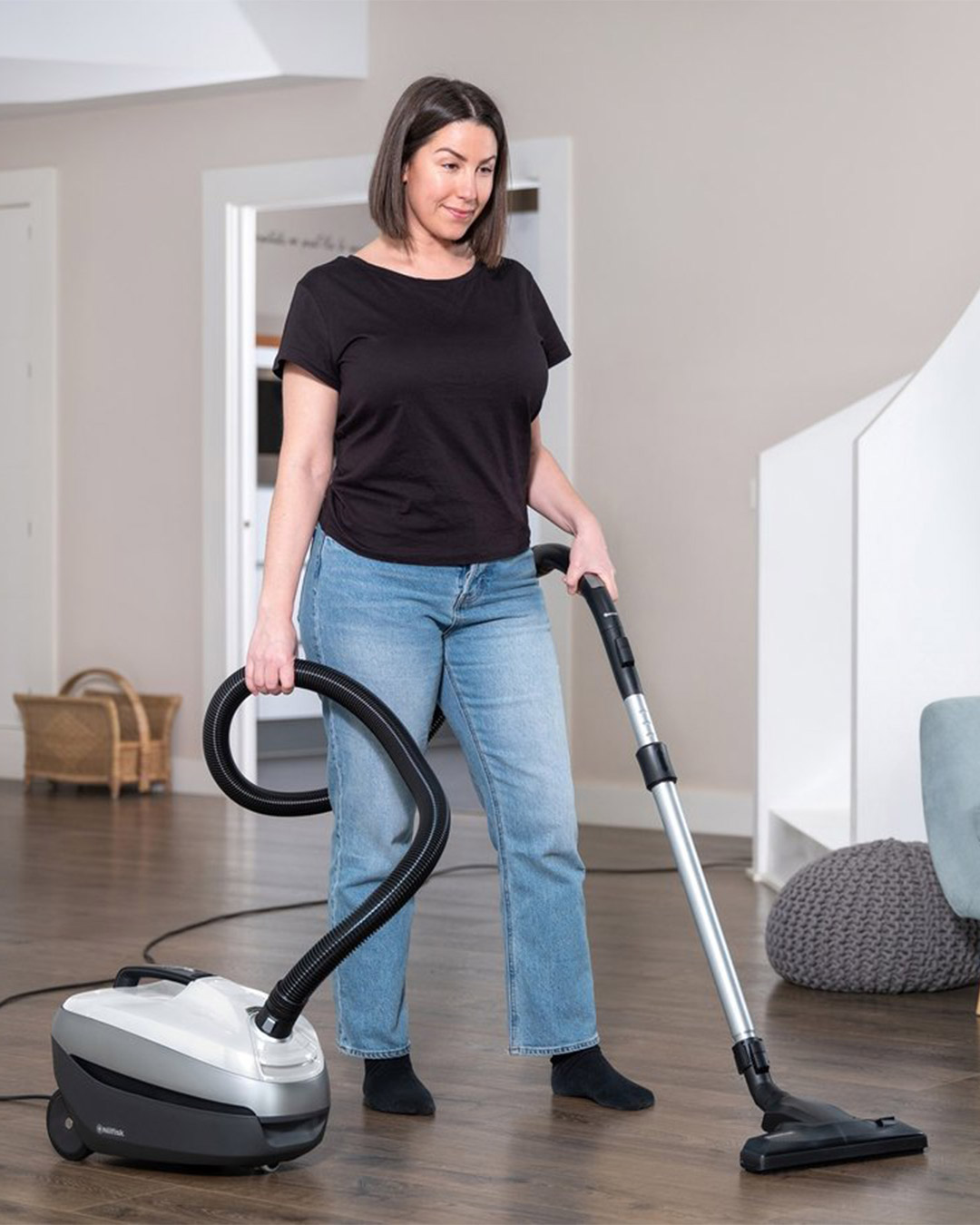 nilfisk-select-comfort-lgrco13p08a1-650-w-toz-torbali-elektrikli-supurge-gri-02